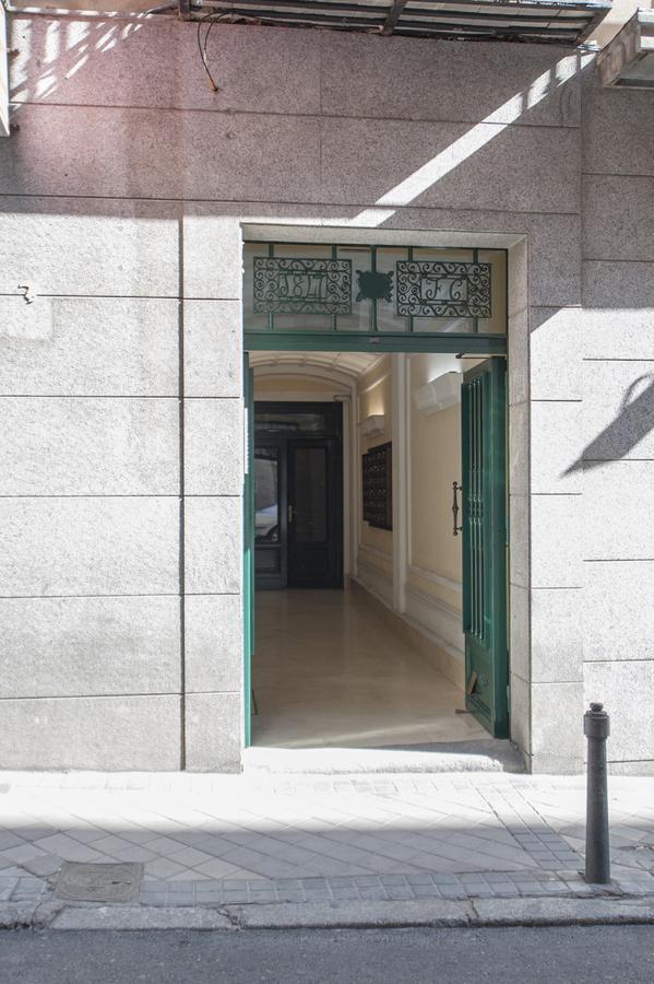 Apartamento Plaza De Cibeles Madrid Exterior foto